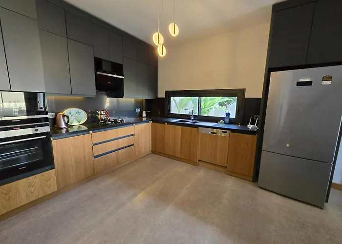 Ayayorgi Sueper Havuzlu Yeni Villa *