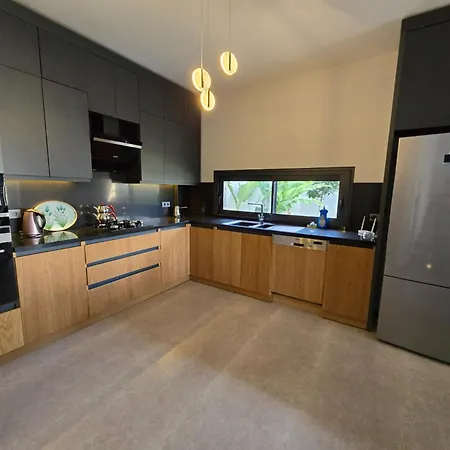 Ayayorgi Sueper Havuzlu Yeni Villa *