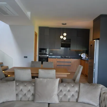 Ayayorgi Sueper Havuzlu Yeni Villa Çeşme