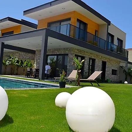 Villa Ayayorgi Sueper Havuzlu Yeni Çeşme