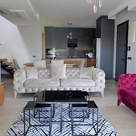 Ayayorgi Sueper Havuzlu Yeni Villa Çeşme