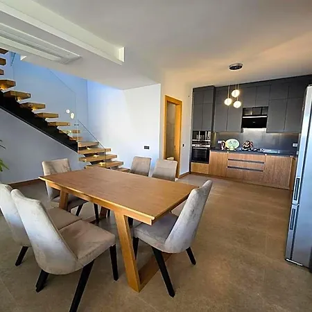 Ayayorgi Sueper Havuzlu Yeni Villa