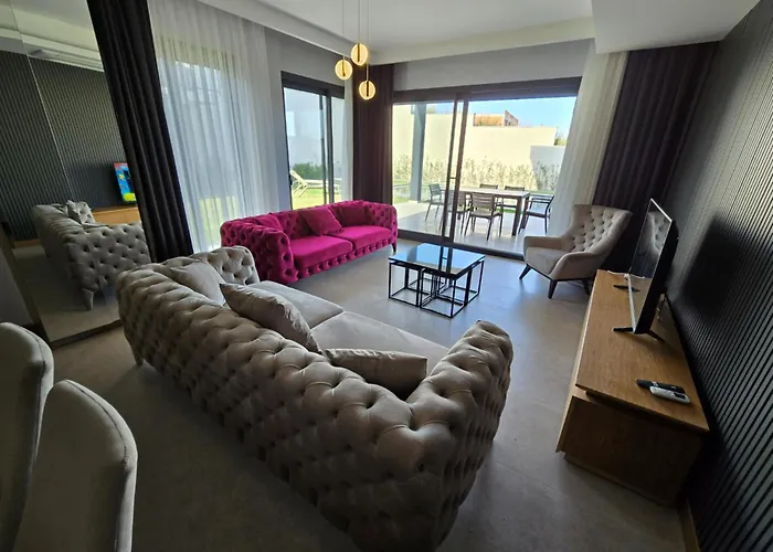 Ayayorgi Sueper Havuzlu Yeni Villa Cesme