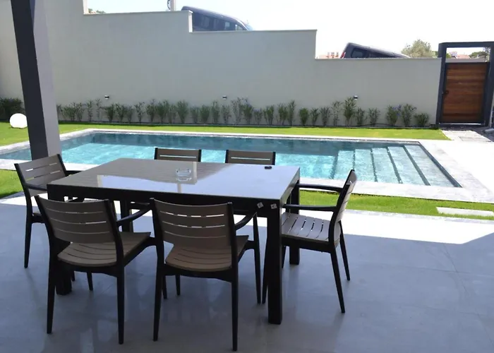 Ayayorgi Sueper Havuzlu Yeni * Cesme