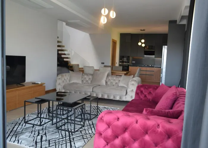 Ayayorgi Sueper Havuzlu Yeni Villa Cesme